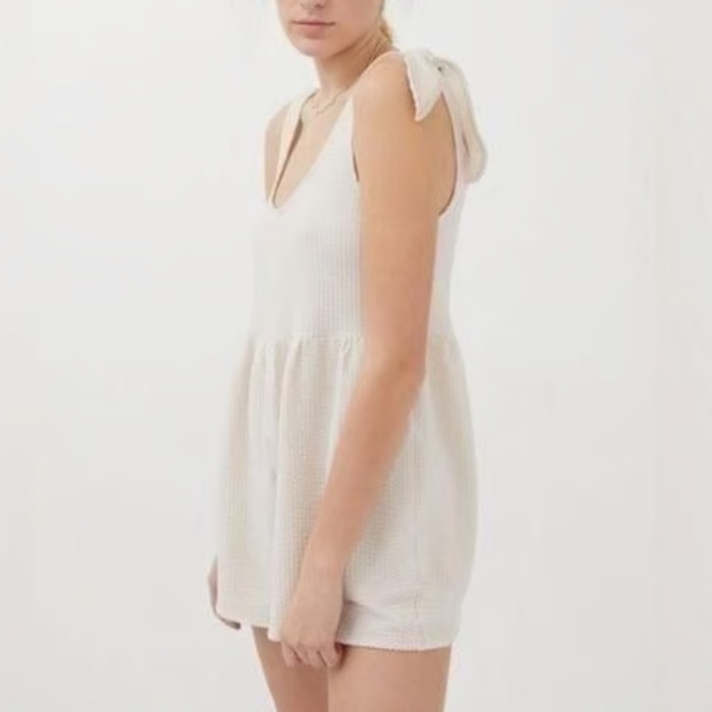 Urban Outfitters Waffle Knit Marlee Romper Cream Tie Strap Romper Small